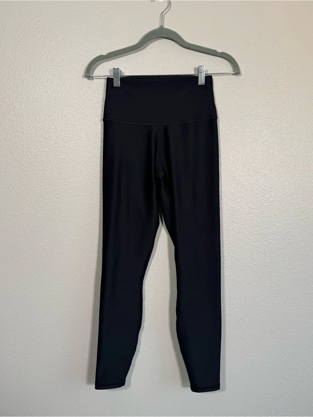ALO Yoga 7/8 High-Waist Airlift Legging in Black - S